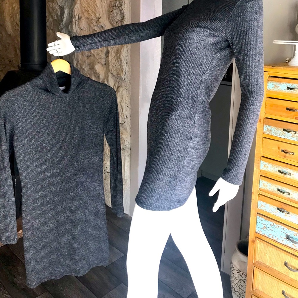 2 Never worn A’GACI charcoal sweater dresses. Great basics 2 have on hand👍🏻